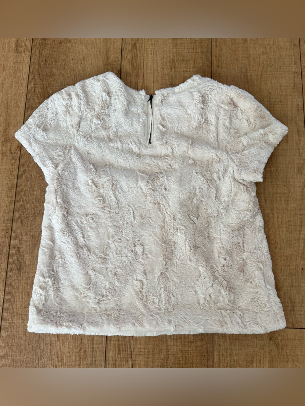 By Anthropologie Ivory Faux Fur Textured Top Short Sleeve Back Zip Holiday Cream - Picture 6 of 12
